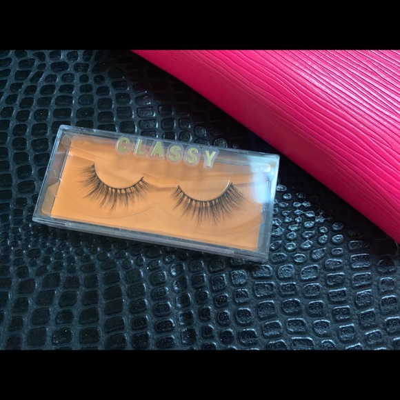 Luxury 3D Faux Mink Eyelashes Set *Classy* - Picture 2 of 5